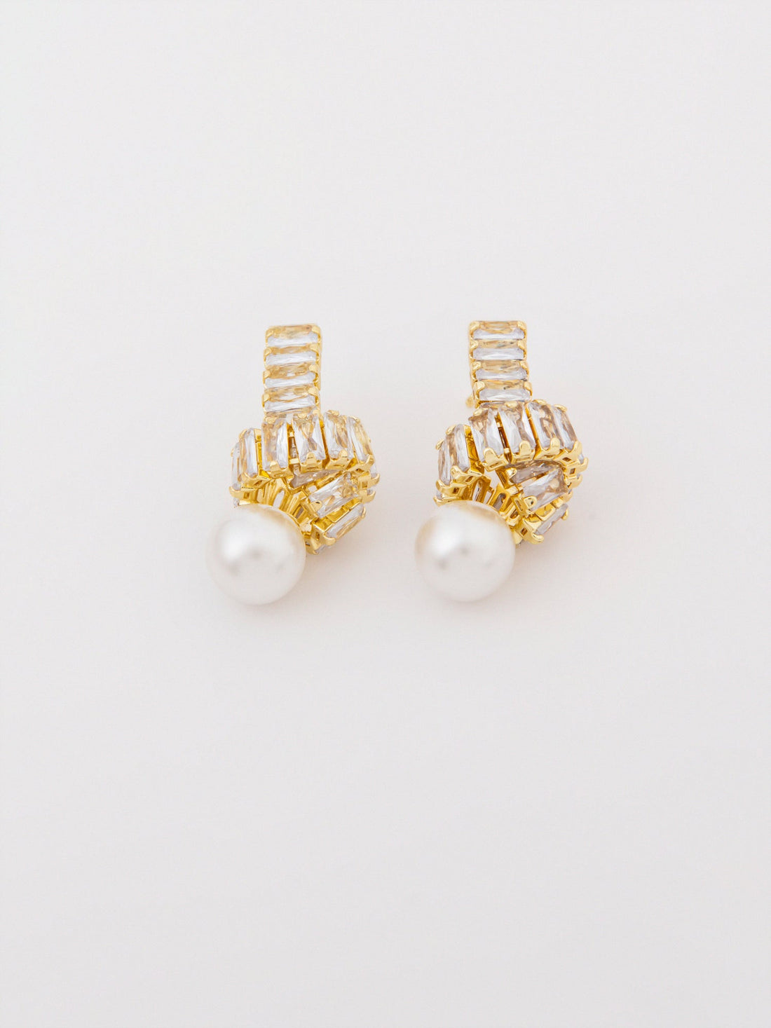 Knot Pearl Earrings - Golden